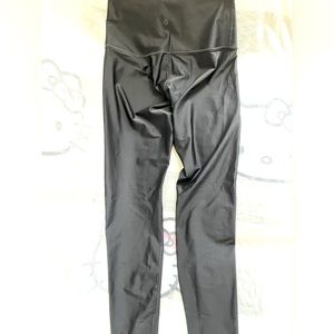 Lululemon leggings (flawed)